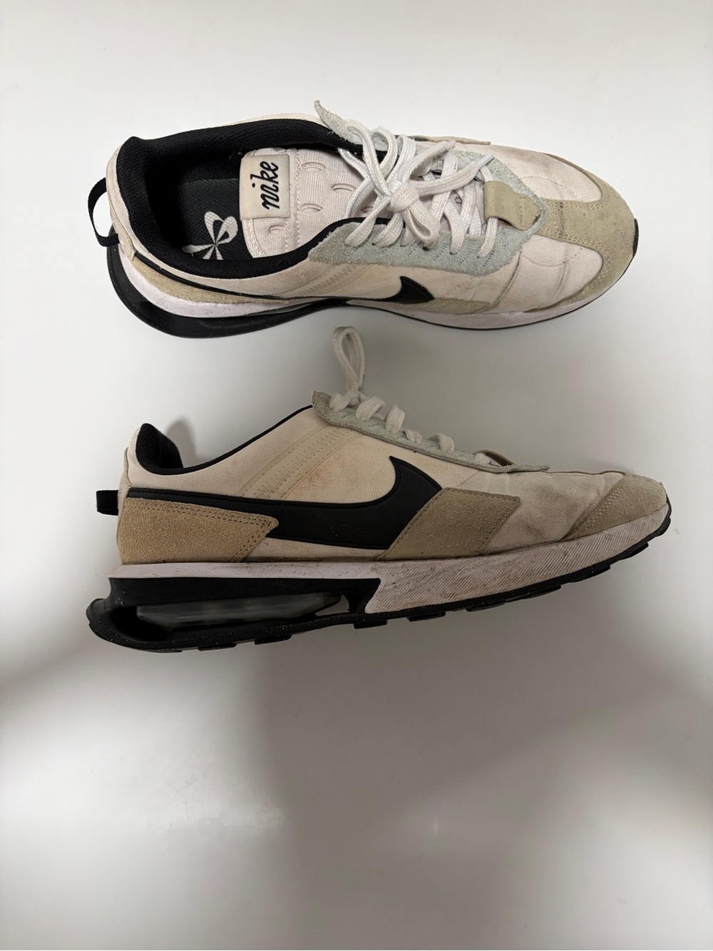 Nike Off-White and Black Low-Top Sneakers